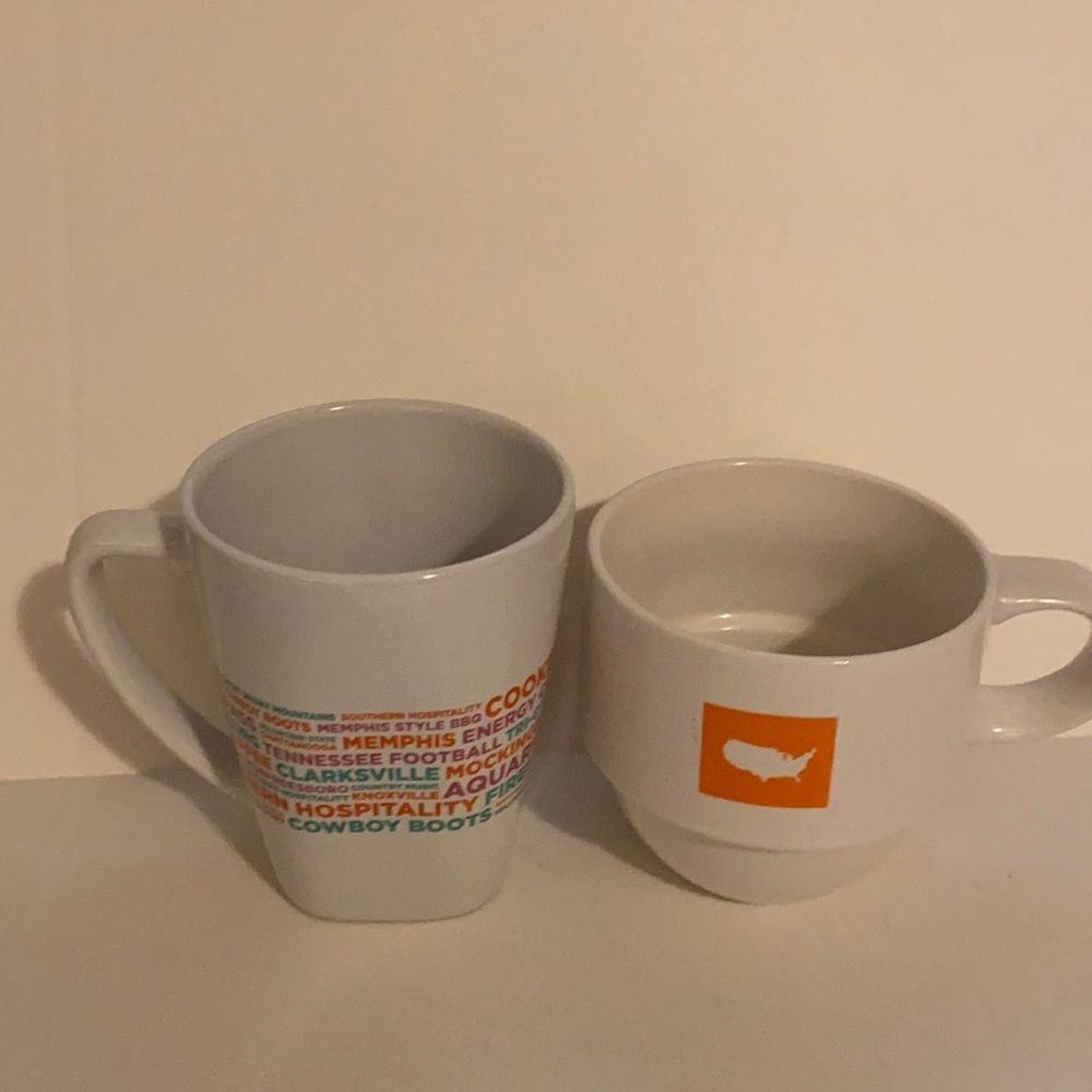 2 Dunkin’ Donuts‎ mugs Tennessee and Usa